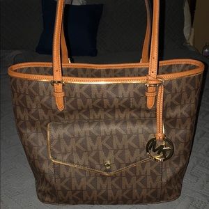 Michael Kors JetSet Medium Brown Signature ToteBag